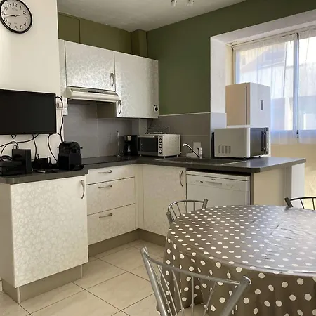 T2 Lumineux A Balaruc-les-bains, Proche Thermes, Parking, Wifi, 2 Etoiles - Fr-1-553-130