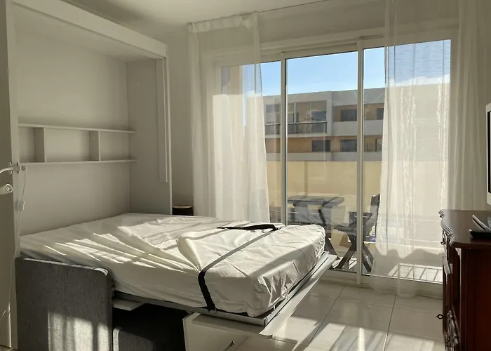 T2 Lumineux à Balaruc-les-bains, Proche Thermes, Parking, Wifi, 2 étoiles - Fr-1-553-130